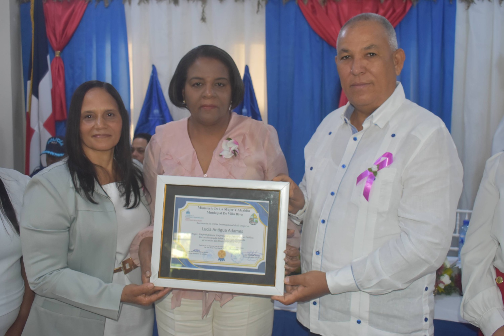 Alcaldía de Villa Riva en colaboracion con el Munistrio de la Mujer reconocen liderazgo femenino